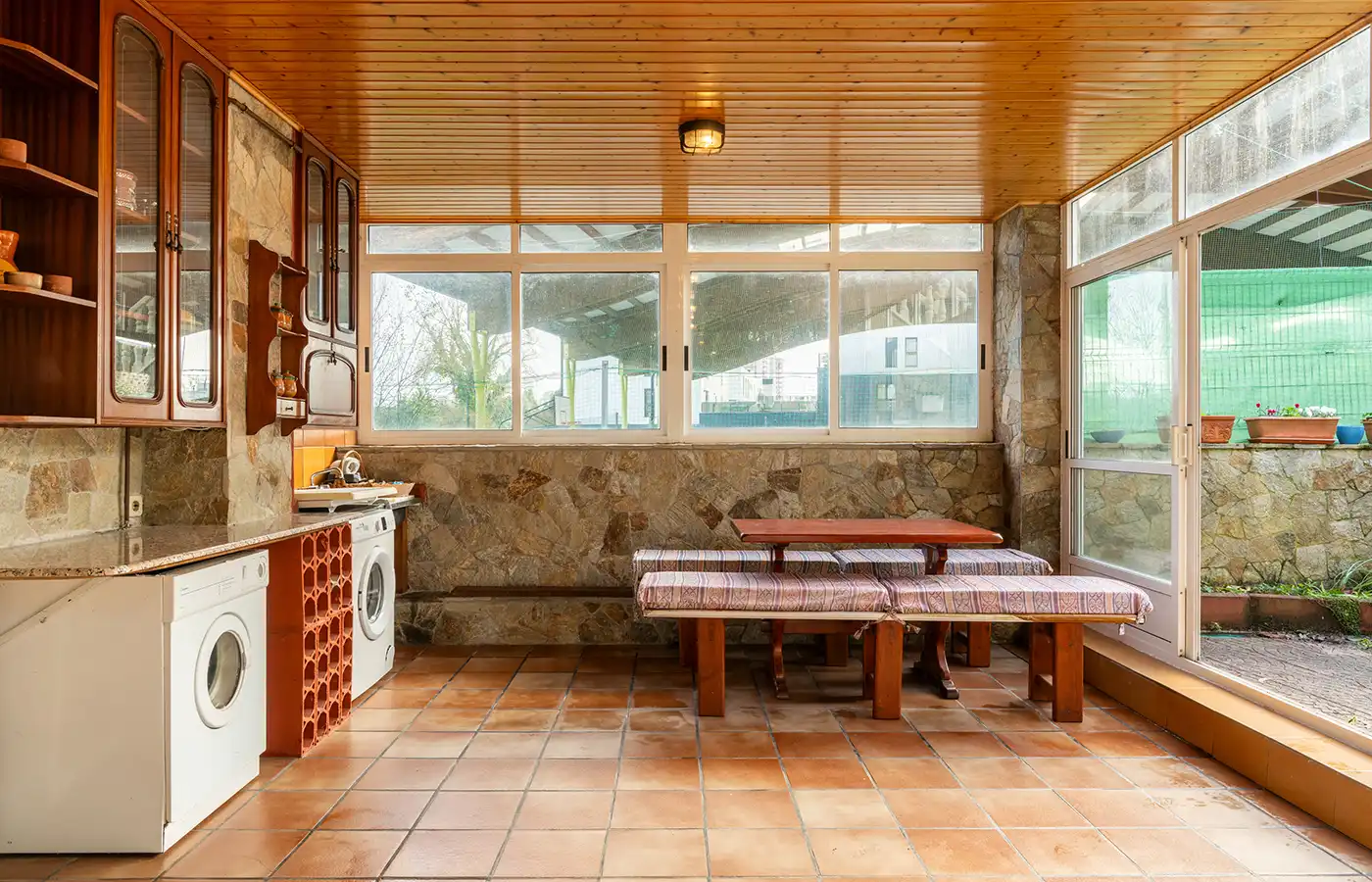 Cuina de Casa o xalet en venda en Oleiros amb Calefacció, Jardí privat i Parquet