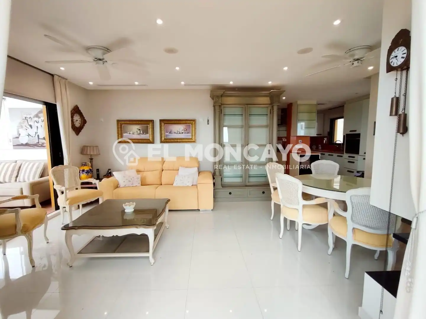 Sala de estar de Ático en venta en Guardamar del Segura con Aire acondicionado, Calefacción y Jardín privado