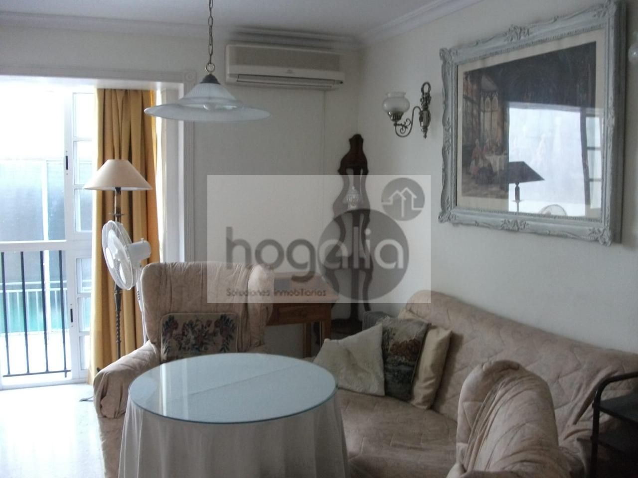 Sala d'estar de Pis de lloguer en  Sevilla Capital amb Aire condicionat i Moblat