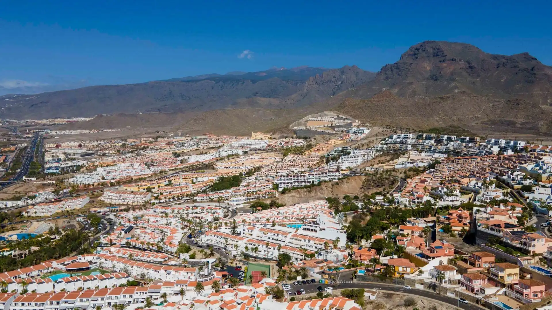 Vista exterior de Apartament en venda en Adeje amb Aire condicionat, Terrassa i Moblat
