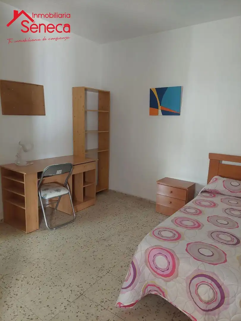 Flat for rent in DOÑA ENGRACIA, Casco Histórico - Ribera - San Basilio