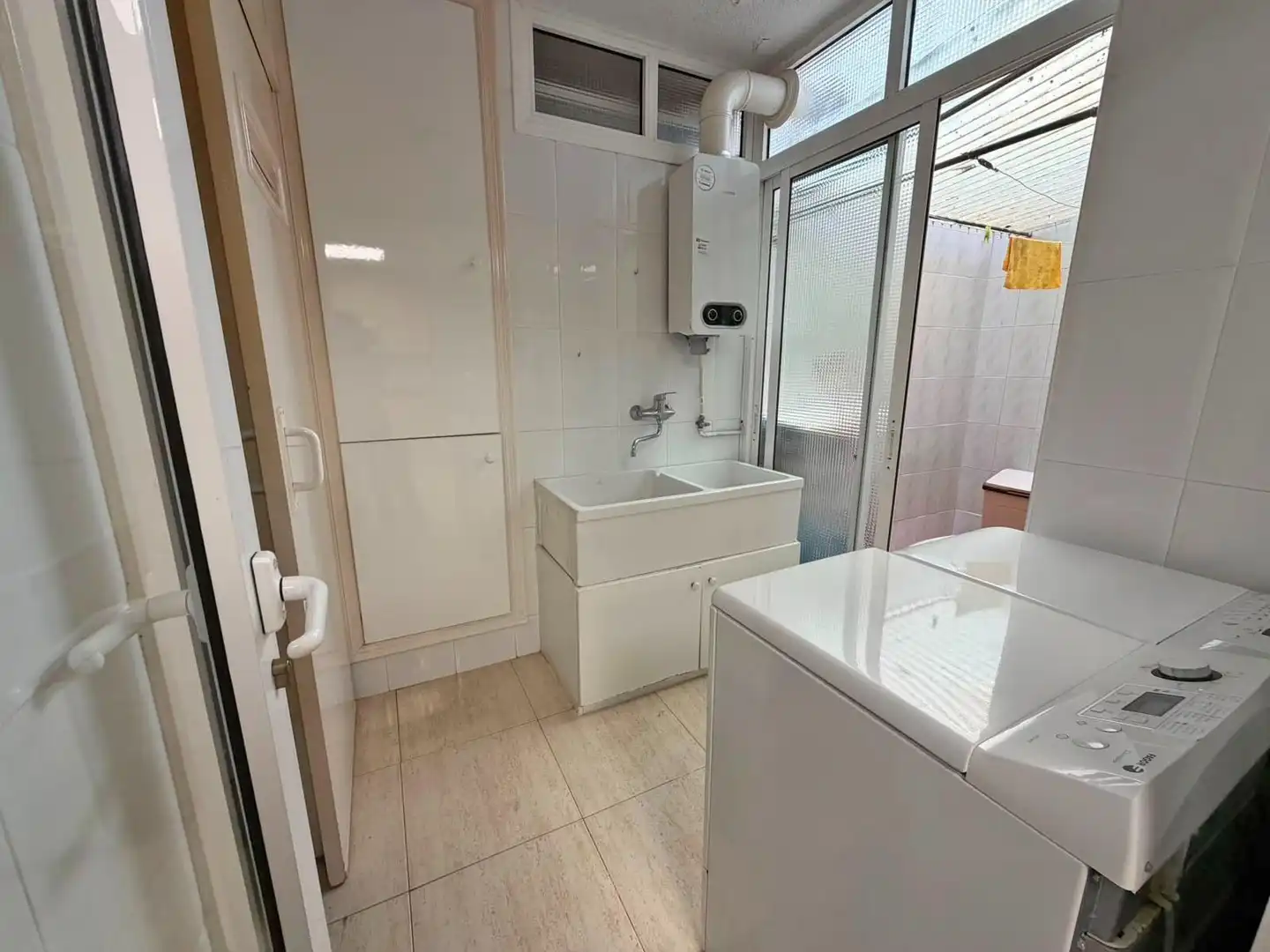 Badezimmer von Wohnung zum Verkauf in Alicante / Alacant mit Klimaanlage, Terrasse und Abstellraum