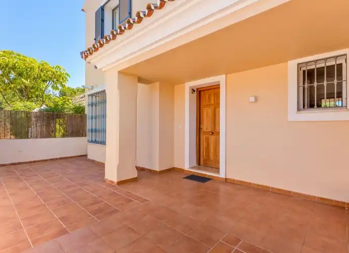 Adosado con jardín en venta en Avenida de las Golondrinas 1, imagen 3