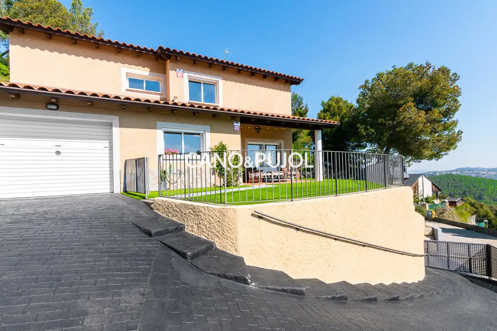 Vista exterior de Casa o chalet en venta en Corbera de Llobregat con Calefacción, Terraza y Trastero