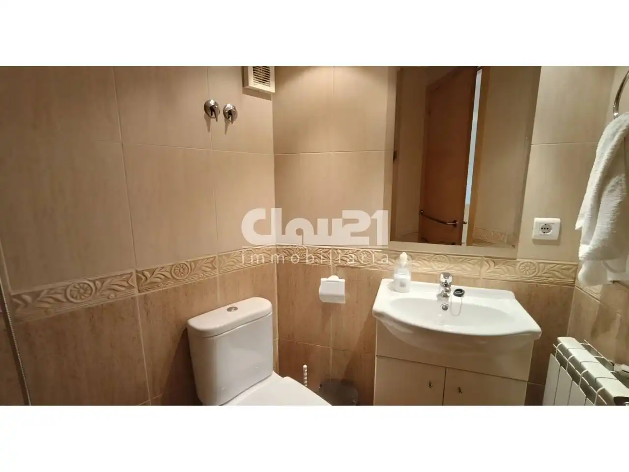 Bathroom of Duplexes for sale in Gironella  with Air Conditioner, Heating and Parquet flooring