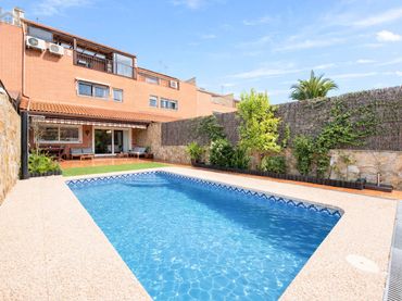 Maison mitoyenne avec balcon à vendre à Calle de Santander 22