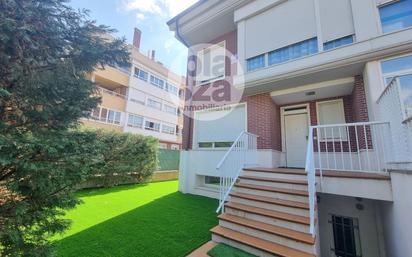 Exterior view of Single-family semi-detached for sale in Burgos Capital  with Terrace and Swimming Pool