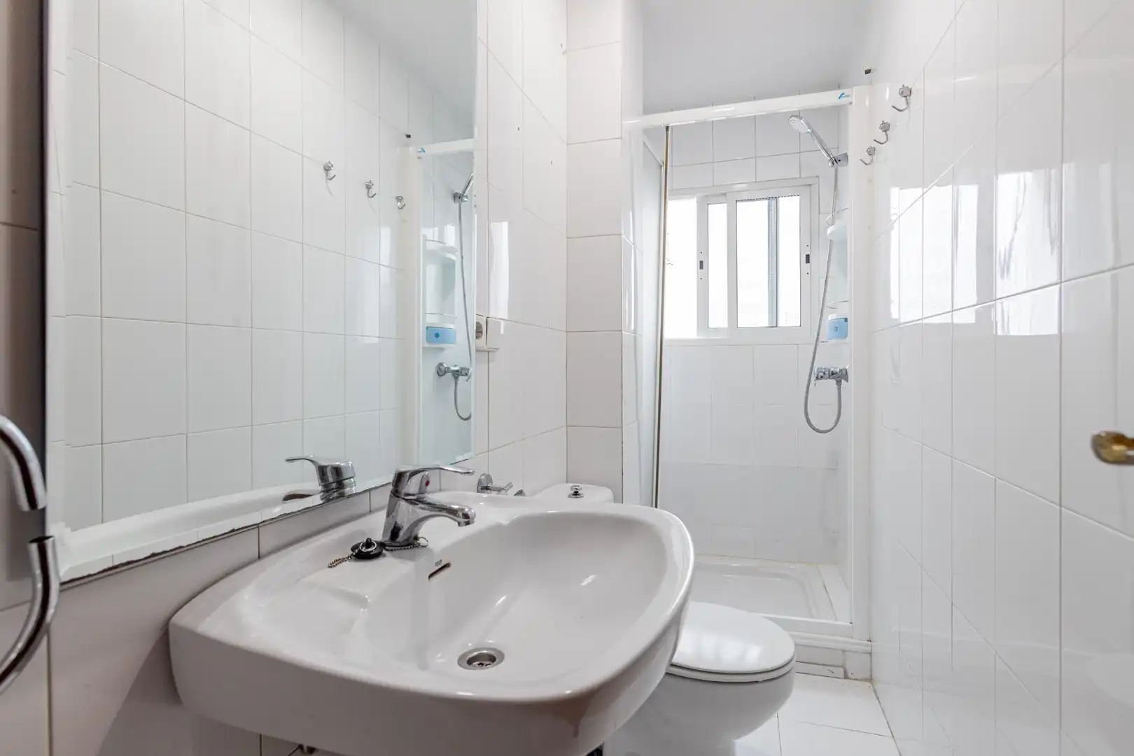 Bathroom of Flat for sale in Madrid  with Heating