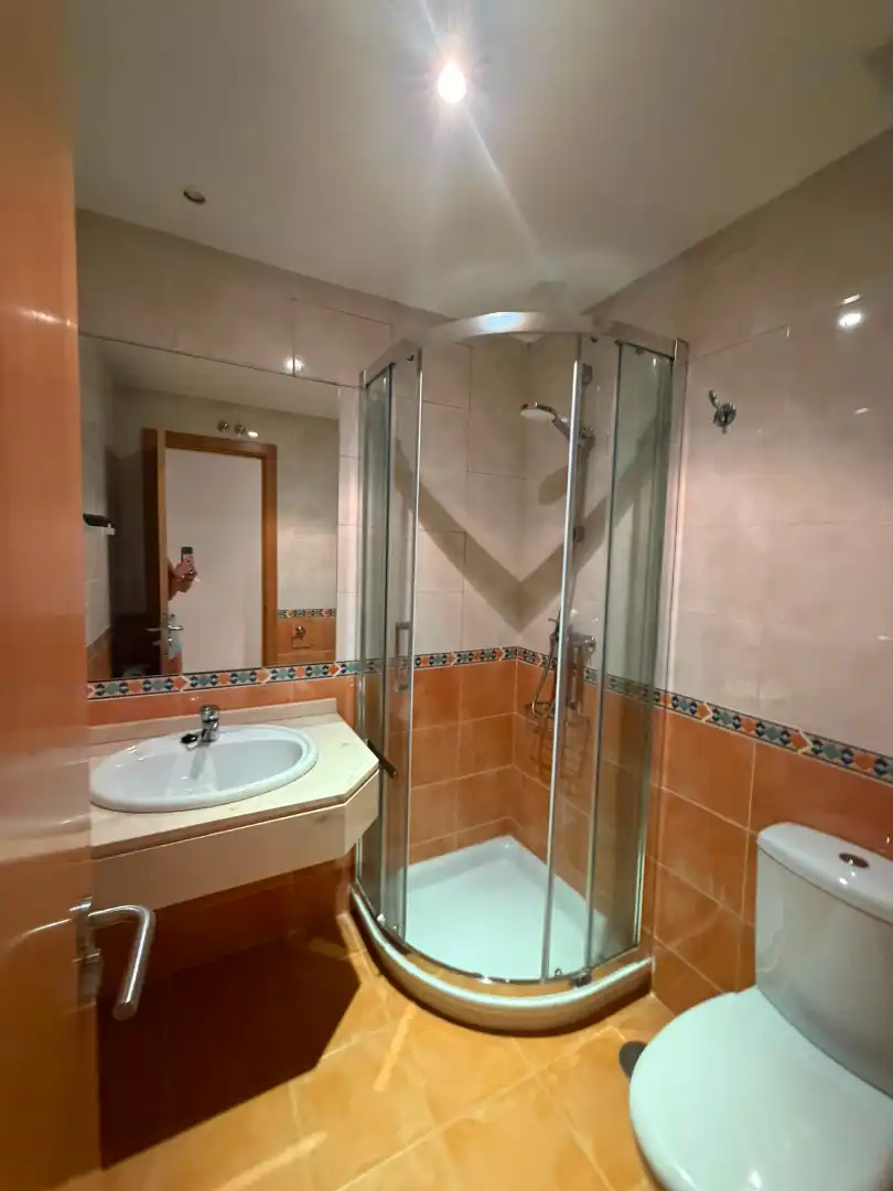 Baño de Apartamento de alquiler en Ciudad Real con Amueblado
