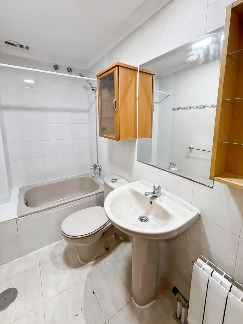 Wohnung zur Miete in Calle de Pinos Baja, Valdeacederas