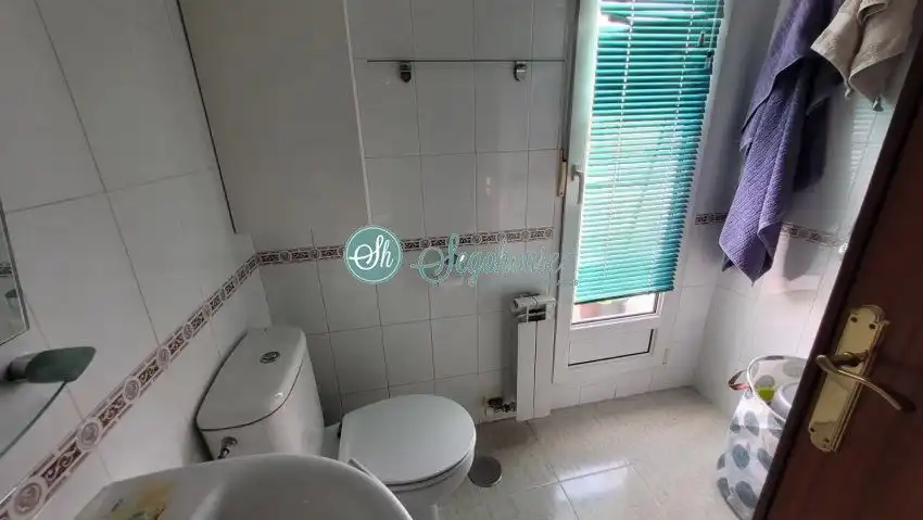 Bathroom of Flat for sale in Segovia  with Heating, Parquet flooring and Terrace