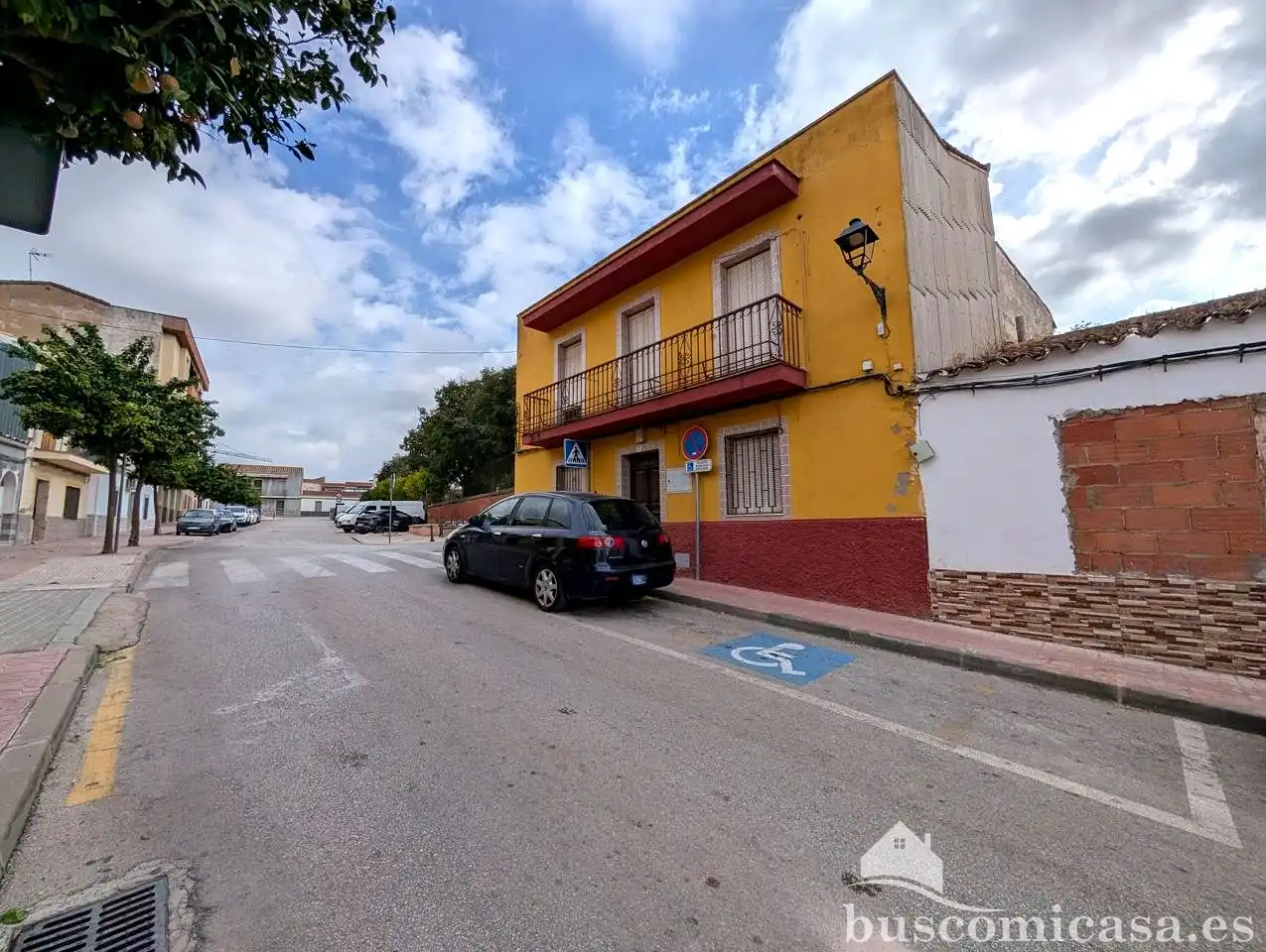 Vista exterior de Casa o xalet en venda en Linares amb Aire condicionat, Terrassa i Traster