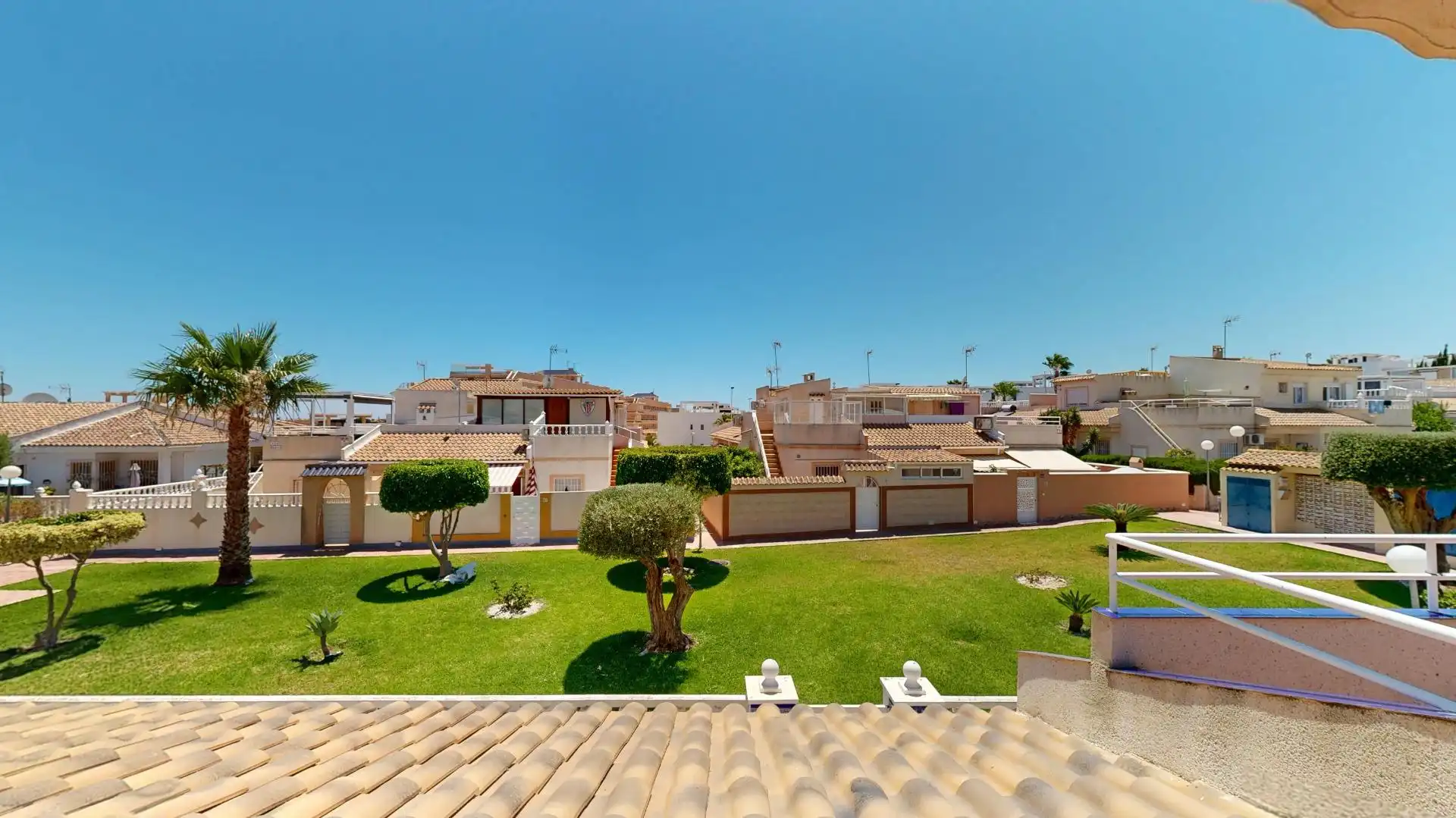 Jardí de Casa adosada en venda en Torrevieja amb Aire condicionat, Calefacció i Jardí privat