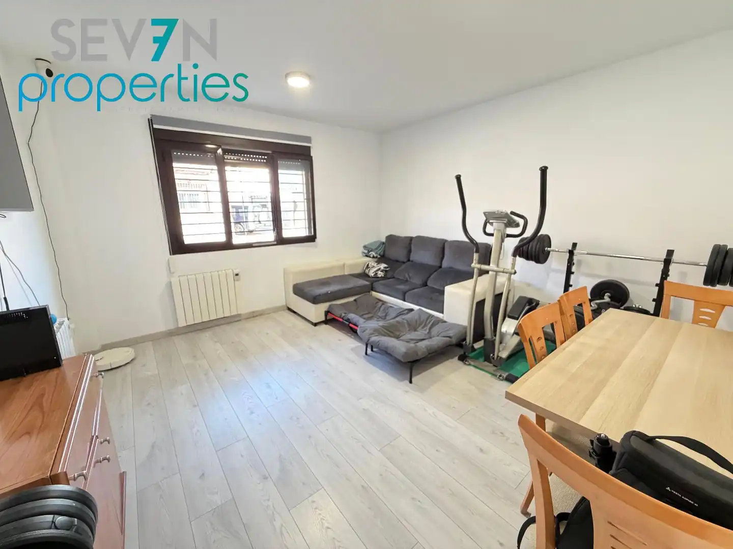 Außenansicht von Wohnung zum Verkauf in Santo Domingo-Caudilla mit Heizung, Parkett und Terrasse