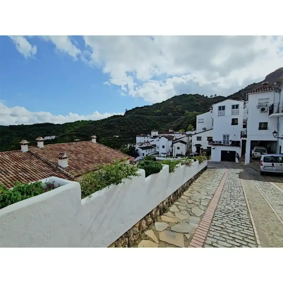Vista exterior de Casa adosada en venda en Benadalid amb Traster, Moblat i Rentadora