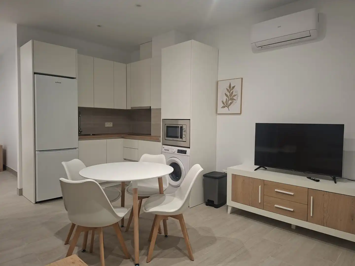 Living room of Flat for rent in Granada  with Air Conditioner, Heating and Furnished