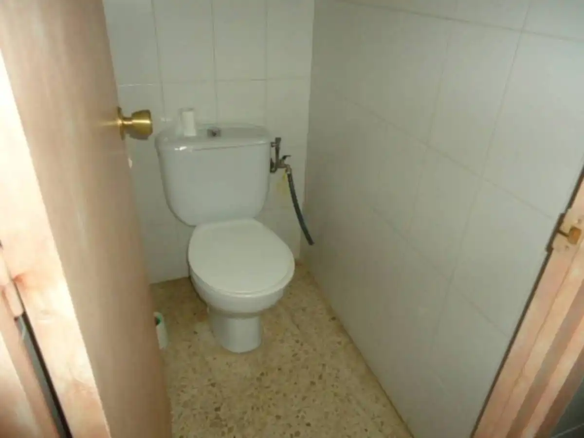 Baño de Oficina de alquiler en Manresa con Aire acondicionado