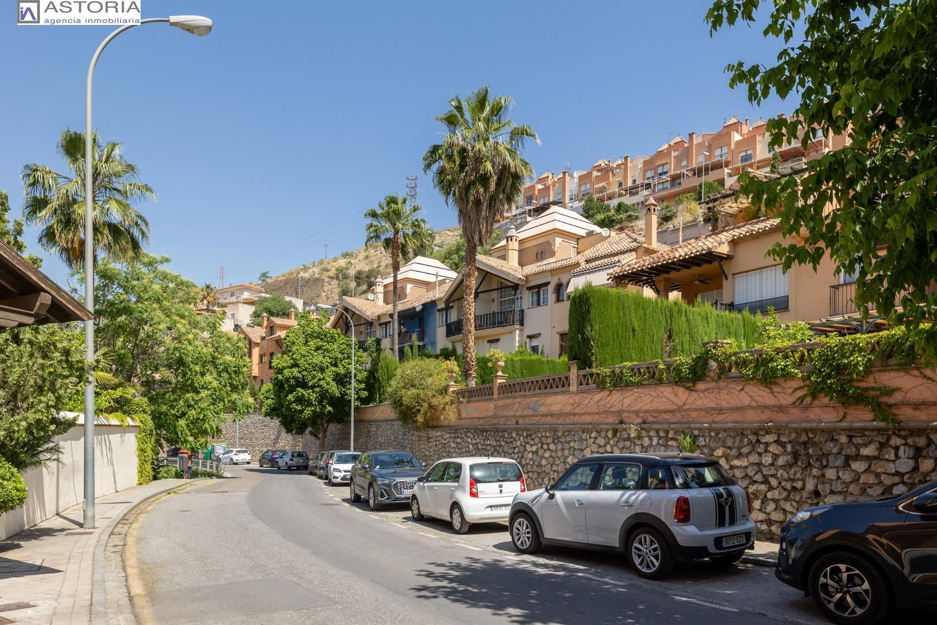 Vista exterior de Dúplex en venda en  Granada Capital amb Aire condicionat, Calefacció i Jardí privat