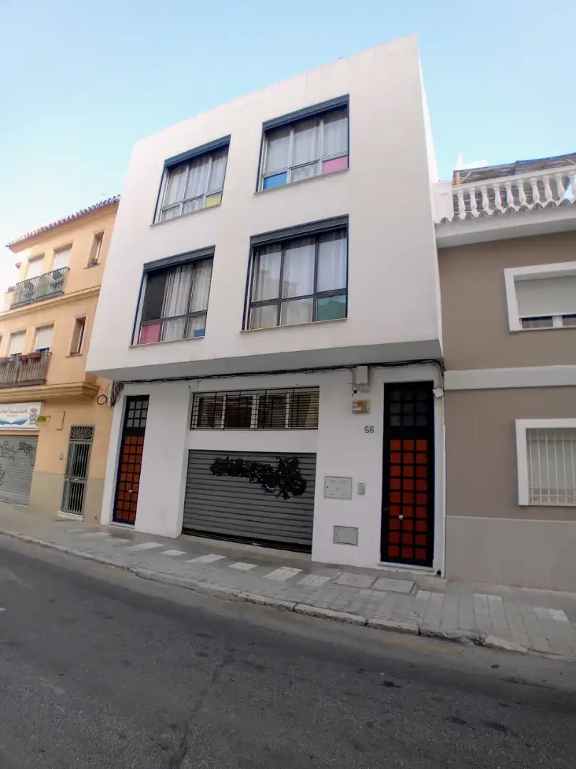Vista exterior de Casa adosada en venda en Málaga amb Piscina