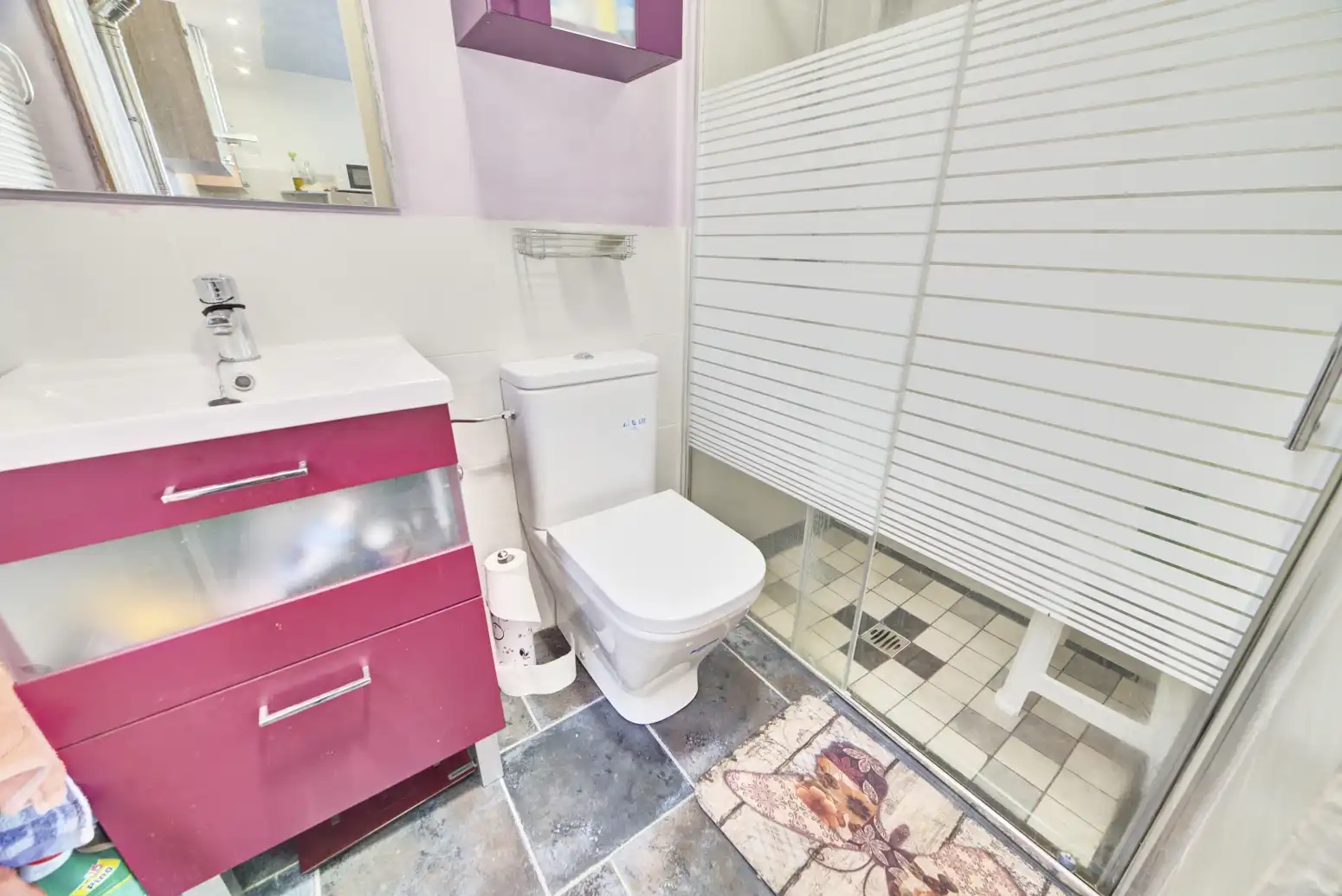 Badezimmer von Dachboden zum Verkauf in Undués de Lerda mit Heizung, Parkett und Terrasse