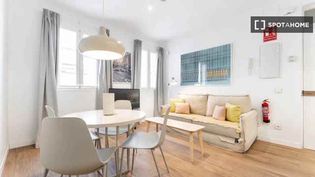 Piso en Alquiler en Ríos Rosas - Nuevos Ministerios