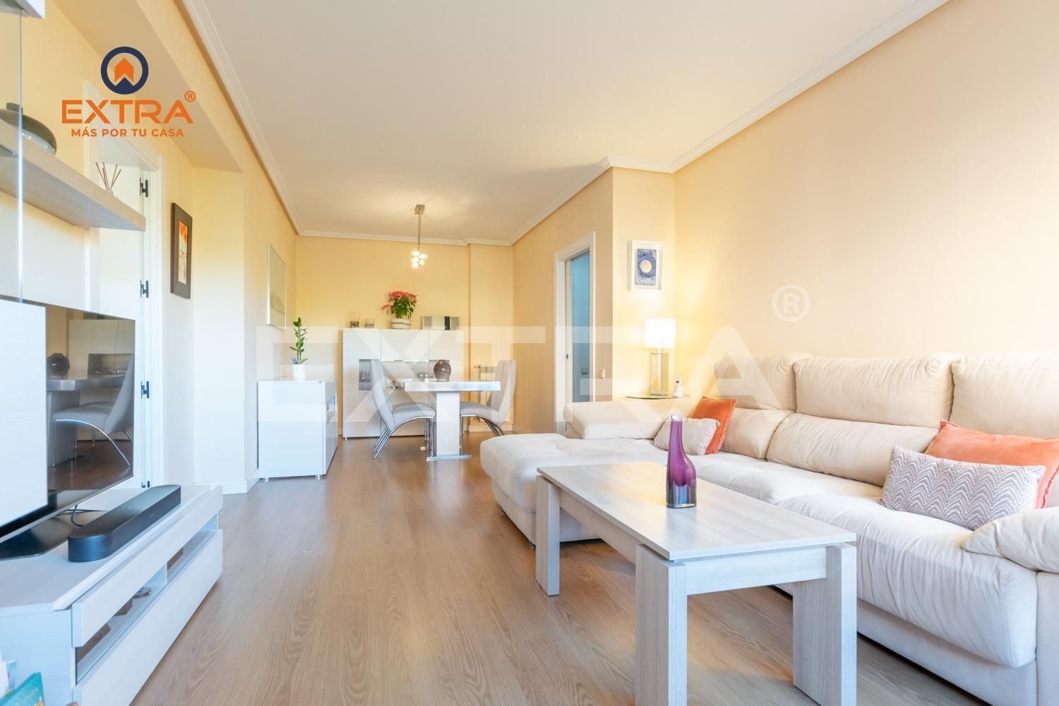 Sala d'estar de Pis en venda en  Madrid Capital amb Aire condicionat, Calefacció i Jardí privat