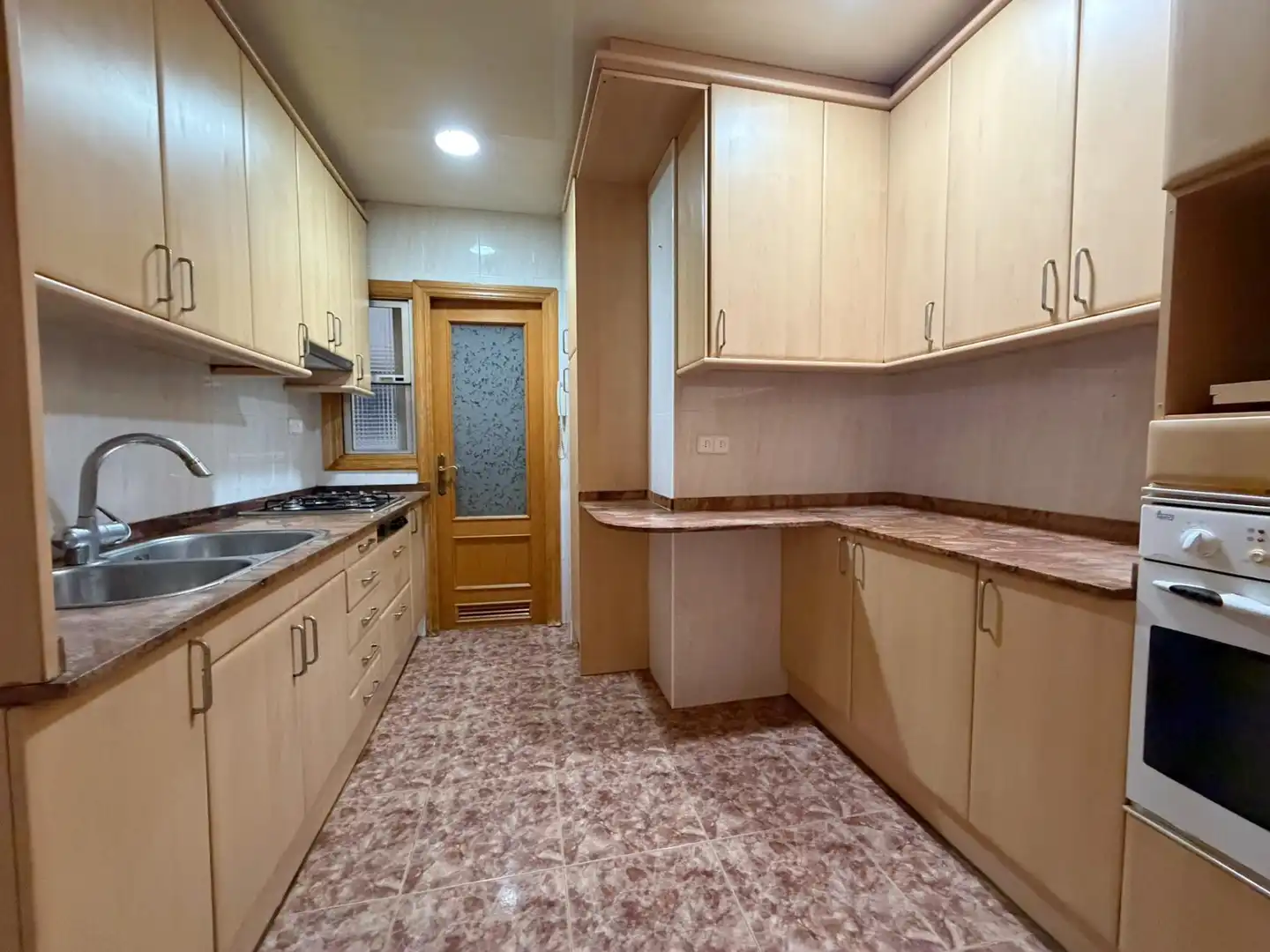 Küche von Wohnung zum Verkauf in L'Hospitalet de Llobregat mit Balkon