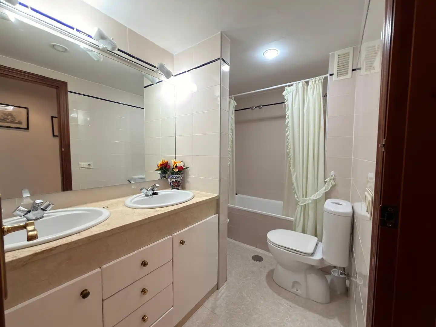 Baño de Piso en venta en Huelva con Amueblado, Horno y Lavadora