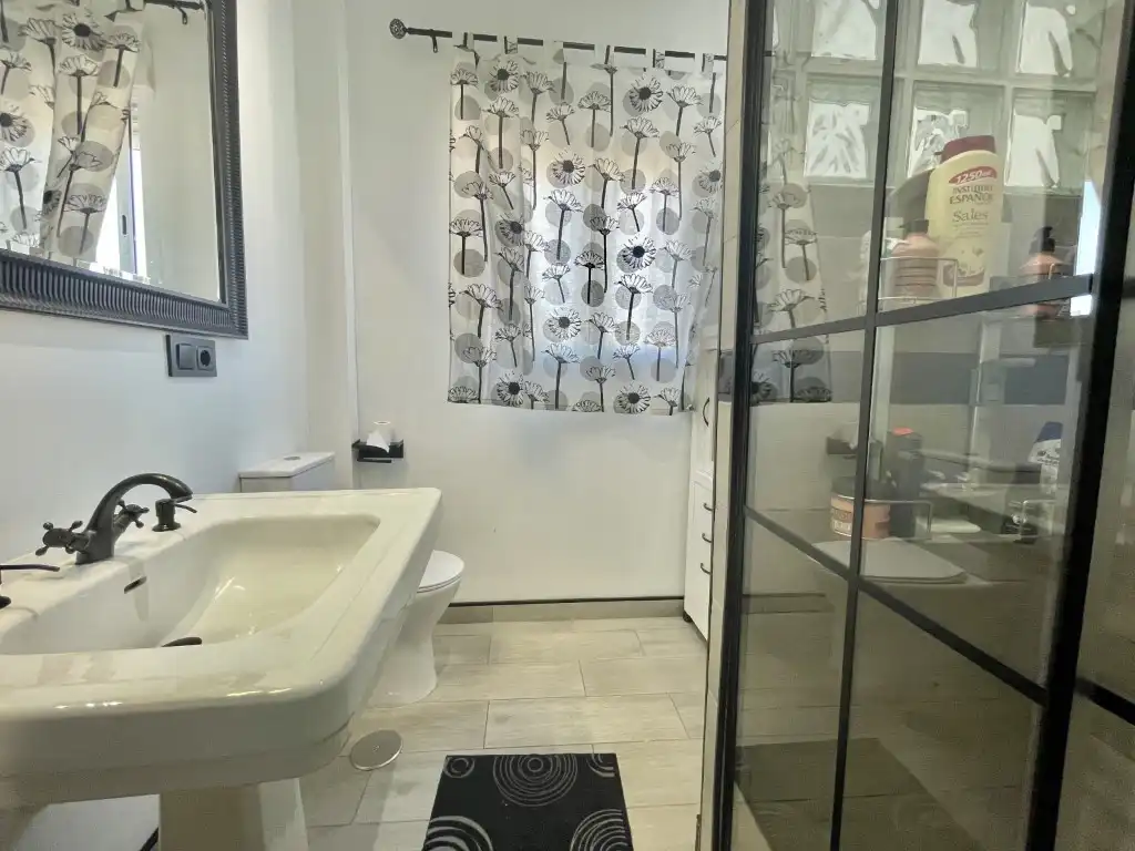 Bathroom of Flat for sale in Dos Hermanas