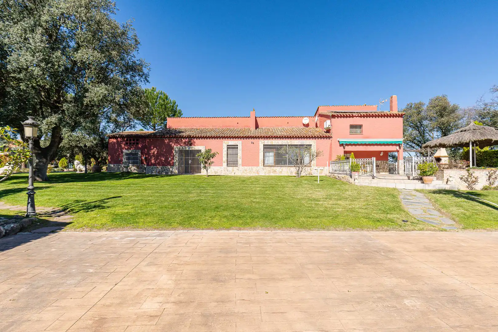 Exterior view of Houses for sale in Villanueva de la Cañada  with Air Conditioner, Heating and Private garden