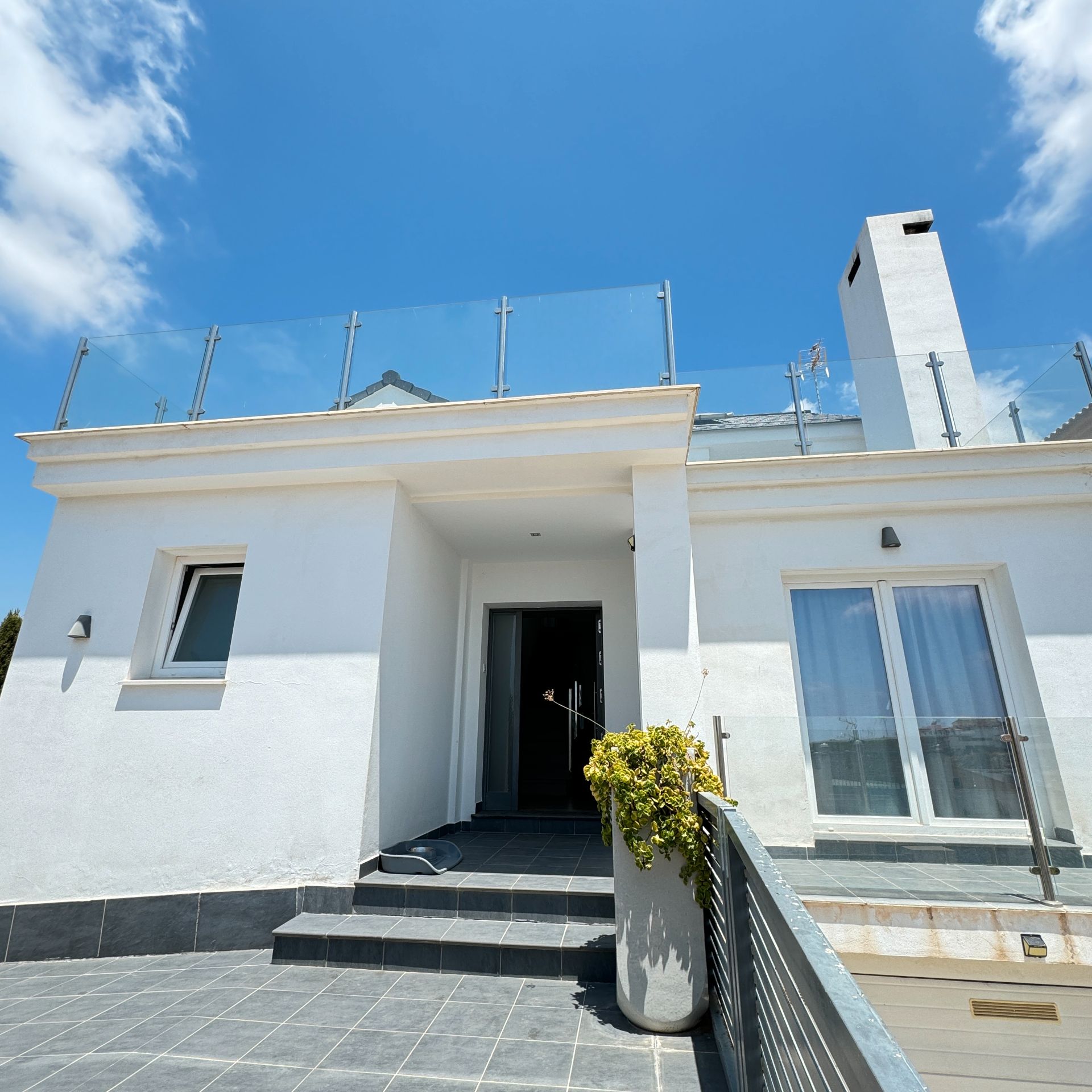 Exterior view of House or chalet for sale in Málaga Capital  with Air Conditioner, Private garden and Parquet flooring