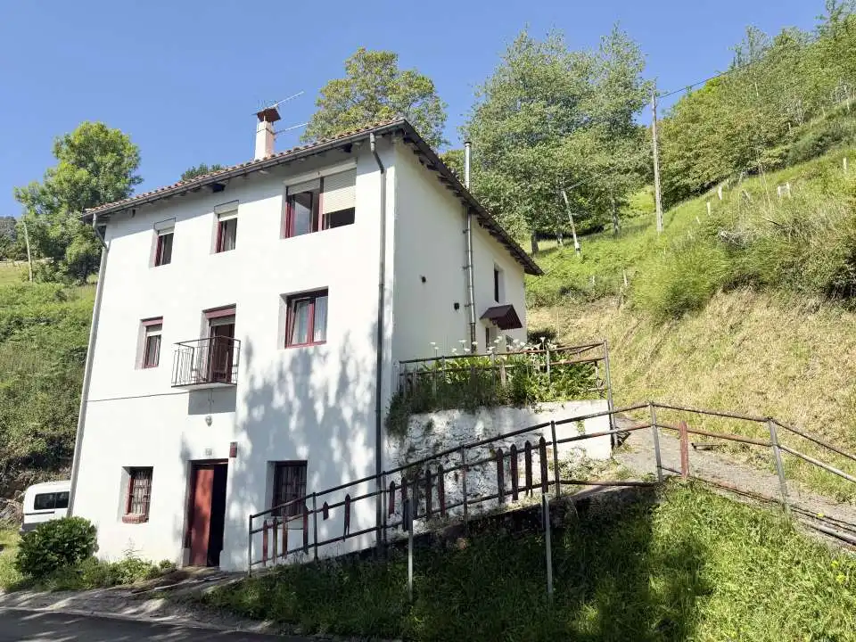 Vista exterior de Casa o xalet en venda en Elgoibar amb Balcó