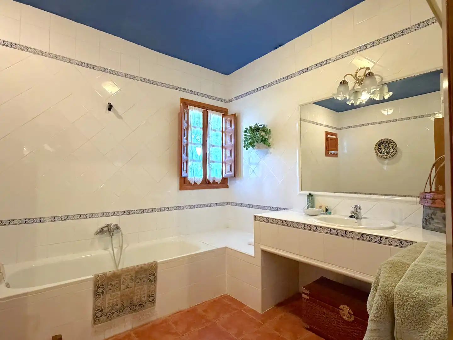Bany de Casa o xalet en venda en La Estrella amb Calefacció, Jardí privat i Traster