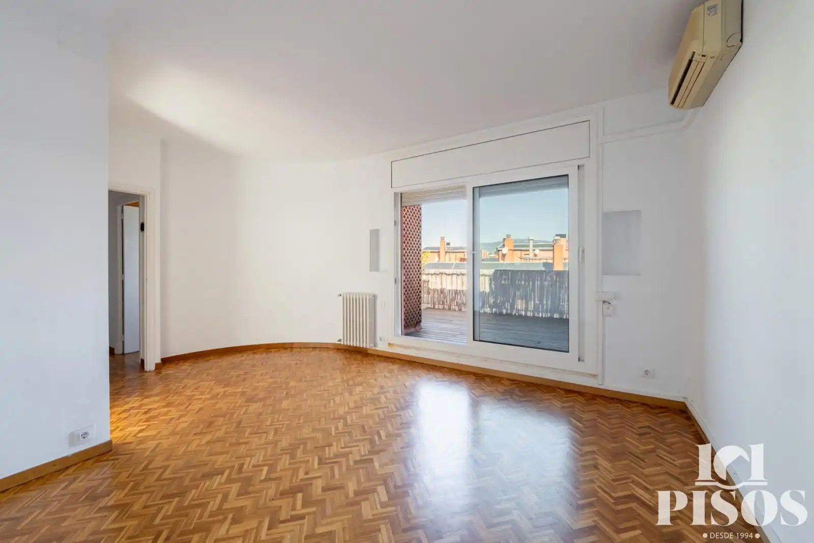 Sala de estar de Ático en venta en Barcelona con Aire acondicionado, Calefacción y Parquet