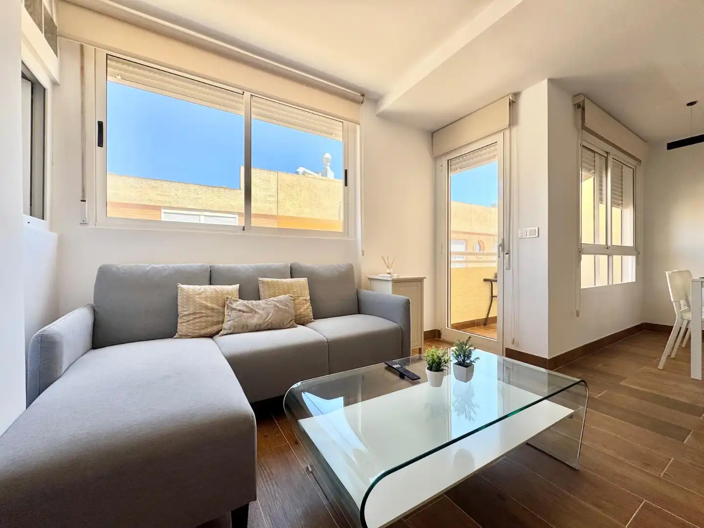 Sala d'estar de Apartament de lloguer en Guardamar del Segura amb Aire condicionat, Moblat i Rentadora