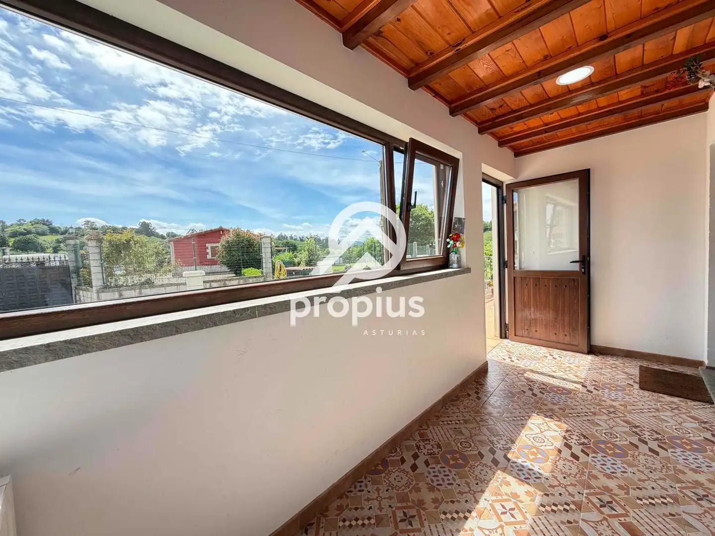 Terrassa de Casa o xalet en venda en Sariego amb Calefacció, Parquet i Traster