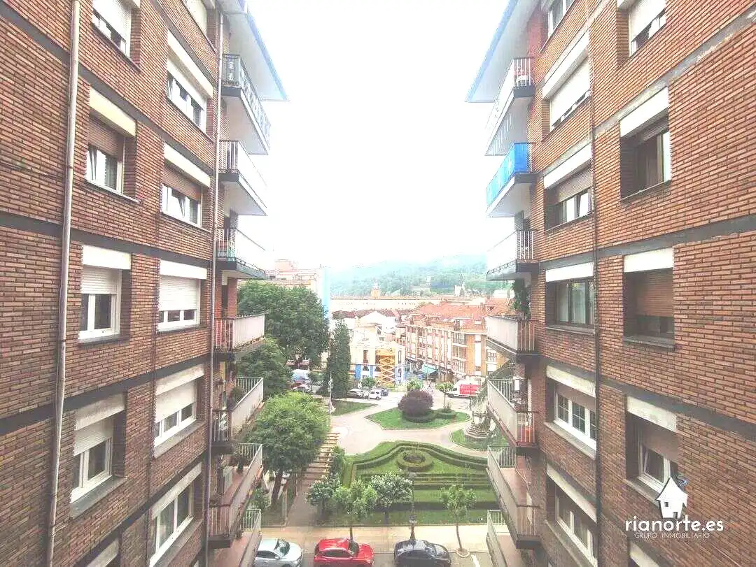 Vista exterior de Pis en venda en Langreo amb Calefacció