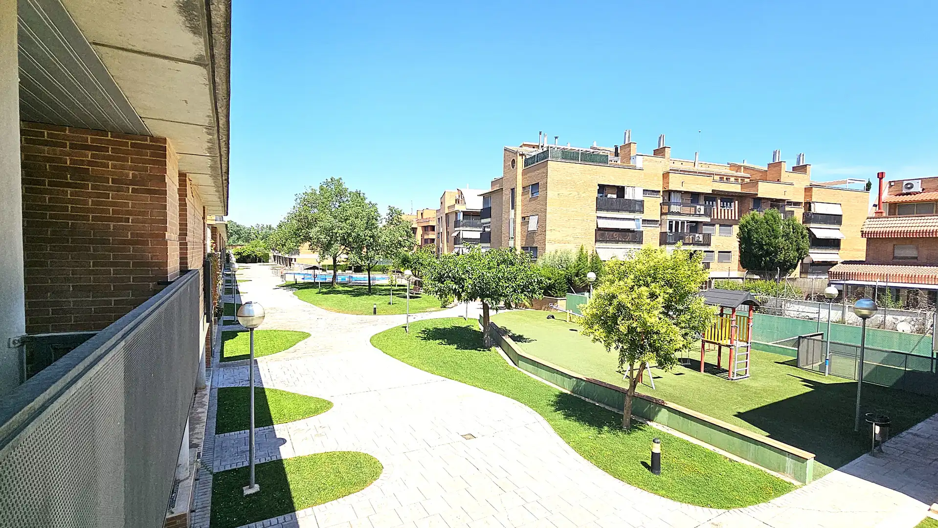 Vista exterior de Casa adosada en venta en Zaragoza con Aire acondicionado, Calefacción y Jardín privado