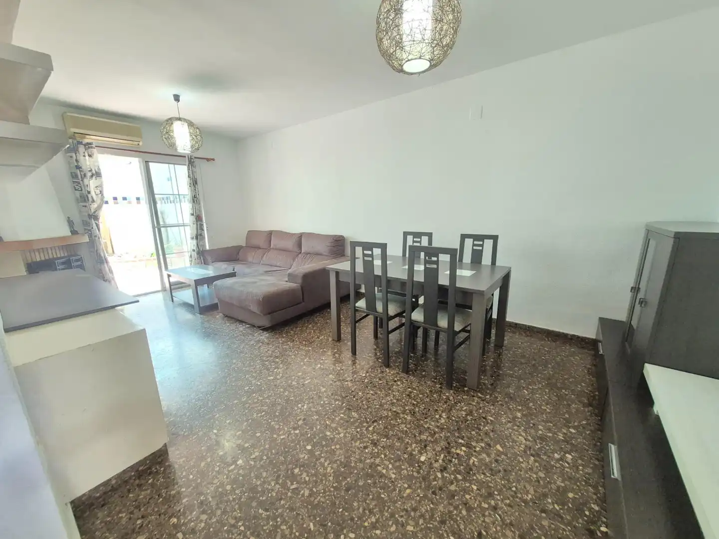 Sala de estar de Casa adosada de alquiler en Manises con Aire acondicionado, Terraza y Amueblado