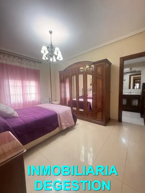 Schlafzimmer von Wohnung zur Miete in Linares mit Klimaanlage, Heizung und Möbliert