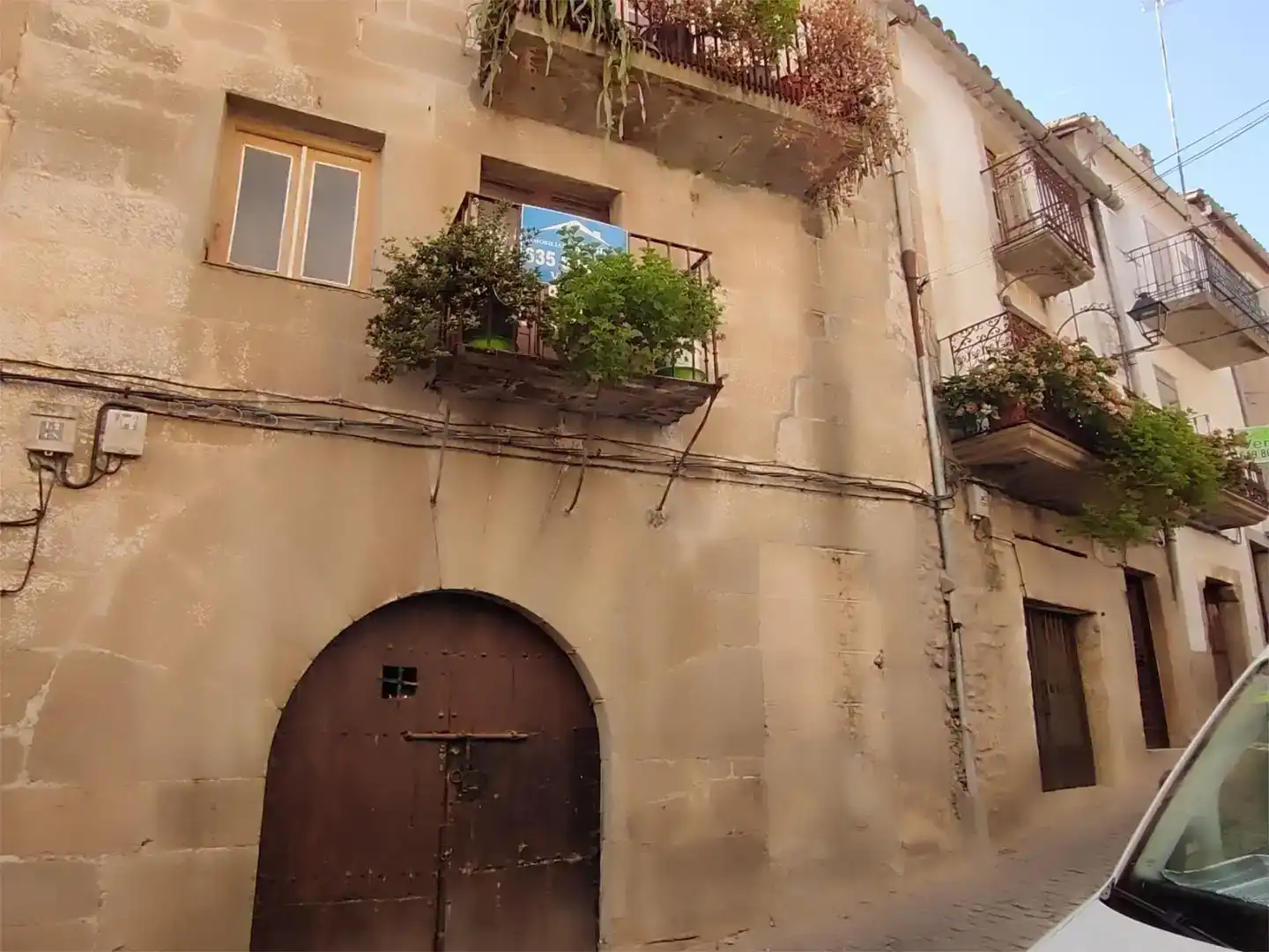 Vista exterior de Casa adosada en venda en Hoyos amb Balcó