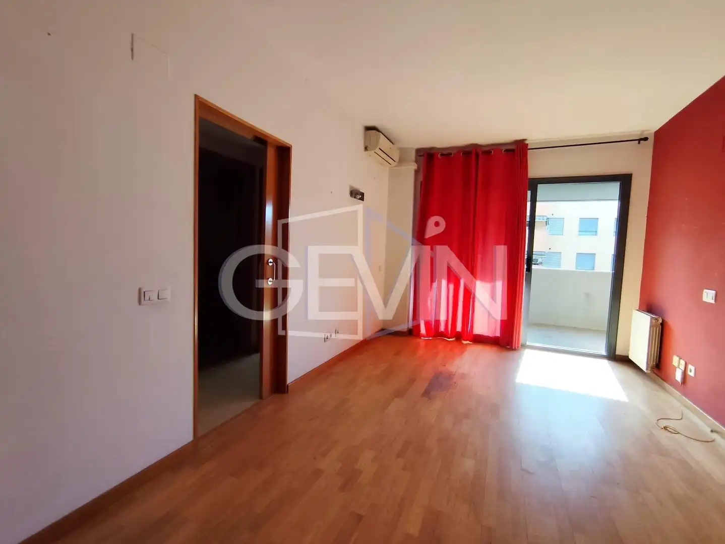 Habitación de Piso en venta en Santa Perpètua de Mogoda con Aire acondicionado, Calefacción y Jardín privado