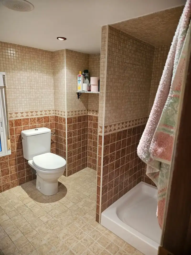 Badezimmer von Maisonette zum Verkauf in Casar de Cáceres mit Klimaanlage, Heizung und Privatgarten