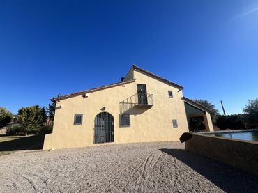 Casa rustica con giardino in vendita a Avinguda Lluis Companys i Jover 8