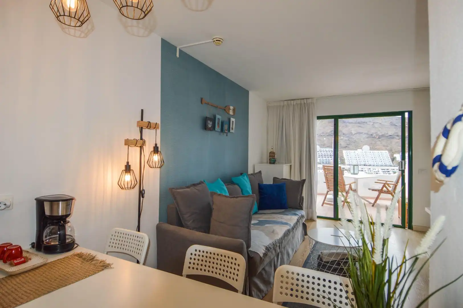 Sala d'estar de Apartament en venda en Mogán amb Terrassa, Moblat i Piscina comunitària