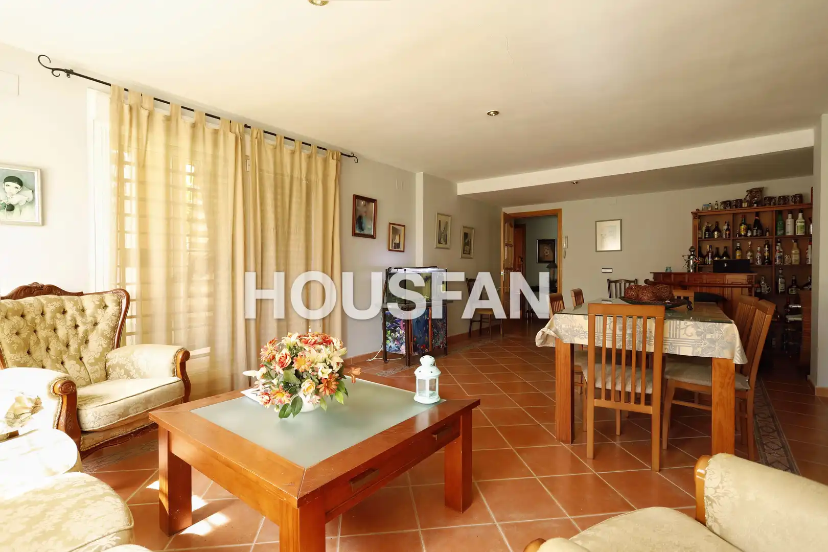 Sala d'estar de Casa o xalet en venda en Cáceres amb Aire condicionat, Calefacció i Jardí privat