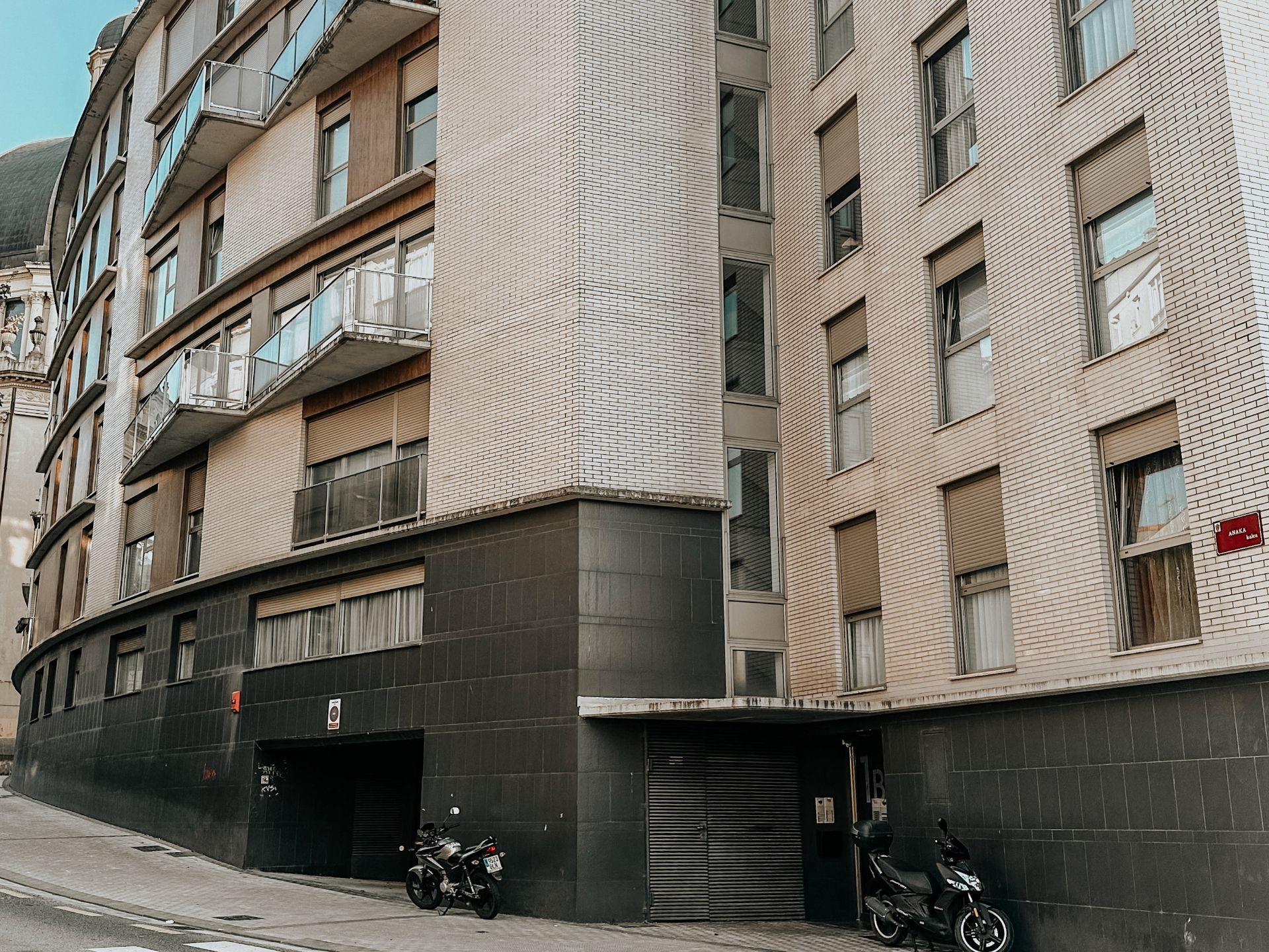 Vista exterior de Piso en venta en Irun  con Calefacción, Trastero y Amueblado