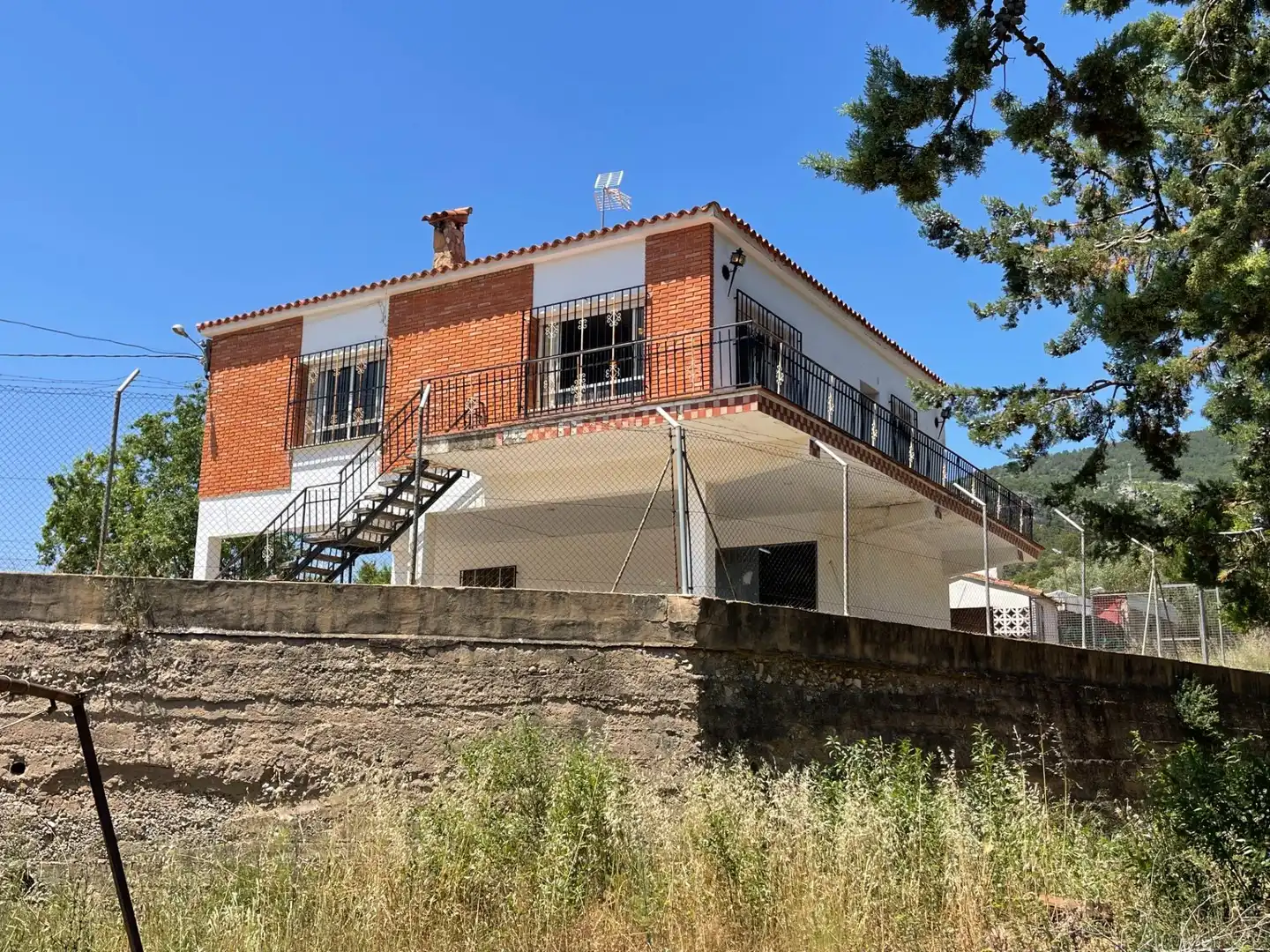 Vista exterior de Casa o chalet en venta en Chera con Terraza y Balcón