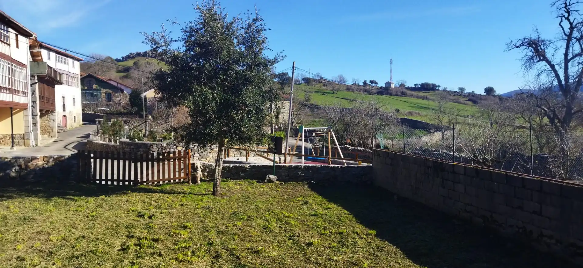 Jardín de Casa adosada en venta en Ramales de la Victoria con Jardín privado y Balcón