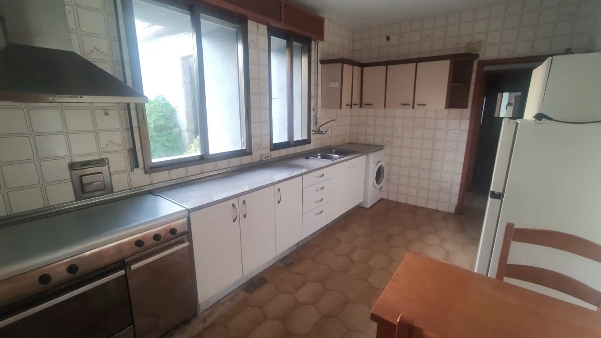 Cocina de Casa o chalet en venta en San Cibrao das Viñas con Jardín privado, Terraza y Amueblado